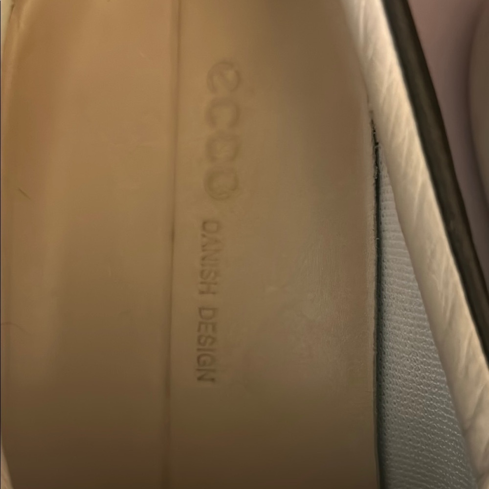ECCO metallic leather luxury low top lace up closure sneaker Size 40/9.5 - Picture 3 of 7